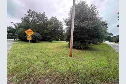 202 Yoakum Ct, Pensacola, FL 32505 - Photo 2