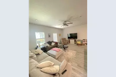 1227 Fairchild Village Dr, Pensacola, FL 32504 - Photo 4