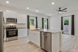 7150 Village Ln, Pensacola, FL 32504 - Photo 12