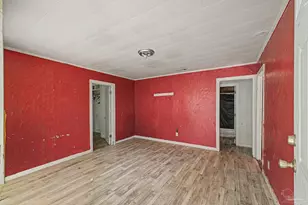 197 Hudson St, Crestview, FL 32536 - Photo 6