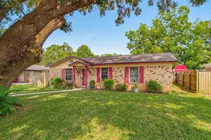2018 Woodbury Dr, Cantonment, FL 32533 - Photo 2