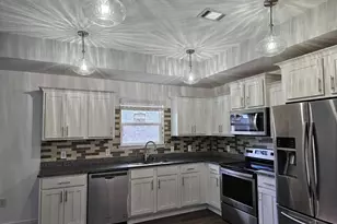 3881 Throne Ct, Milton, FL 32583 - Photo 10