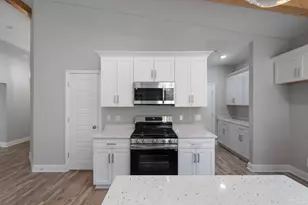 8310 Vickie St, Pensacola, FL 32514 - Photo 16