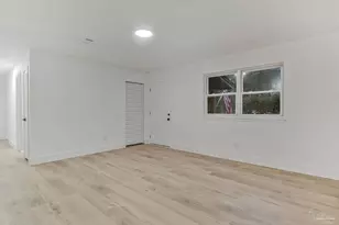 7075 Ben Sasser Dr, Pensacola, FL 32526 - Photo 18