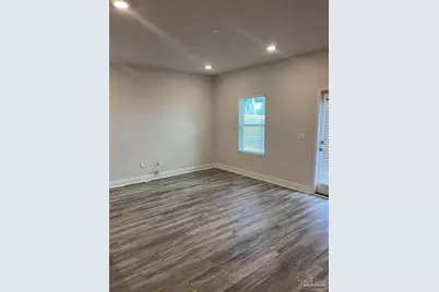 1202 Fairchild Village Dr, Pensacola, FL 32504 - Photo 2