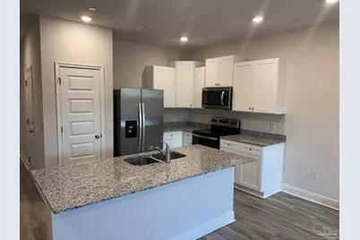 1202 Fairchild Village Dr, Pensacola, FL 32504 - Photo 4