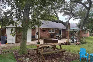 208 Hibiscus Ave, Gulf Breeze, FL 32561 - Photo 2