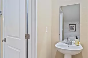 207 W Jackson St, Pensacola, FL 32501 - Photo 10