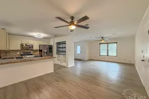 5535 Debbie Dr, Milton, FL 32570 - Photo 6