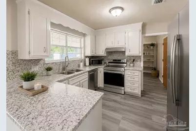 6 Rodgers Pl, Pensacola, FL 32506 - Photo 2