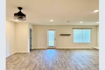 6420 Churchill Cir, Milton, FL 32583 - Photo 8