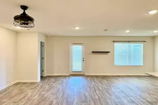 6420 Churchill Cir, Milton, FL 32583 - Photo 8