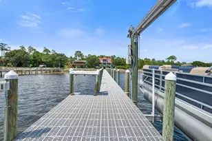 5485 Soundside Dr, Gulf Breeze, FL 32563 - Photo 38