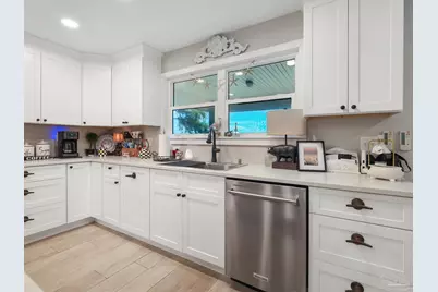 5485 Soundside Dr, Gulf Breeze, FL 32563 - Photo 12