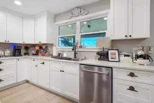 5485 Soundside Dr, Gulf Breeze, FL 32563 - Photo 12