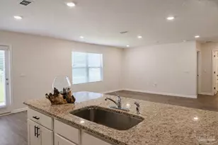 6359 Burrow Ln, Pensacola, FL 32526 - Photo 6