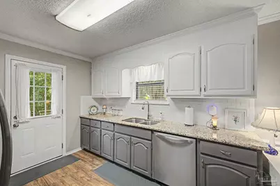 1016 Fleming Dr, Pensacola, FL 32514 - Photo 4