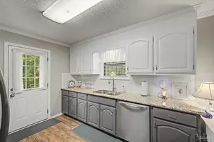 1016 Fleming Dr, Pensacola, FL 32514 - Photo 4
