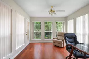 2647 Barefoot Creek Cir, Navarre, FL 32566 - Photo 6