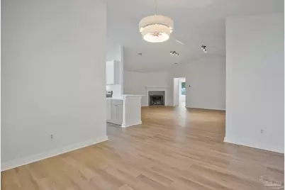 2743 Summertree Ln, Gulf Breeze, FL 32563 - Photo 12