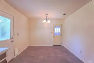 2070 Curry Cir, Pensacola, FL 32504 - Photo 10