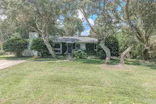 4 Cadiz St, Gulf Breeze, FL 32561 - Photo 1