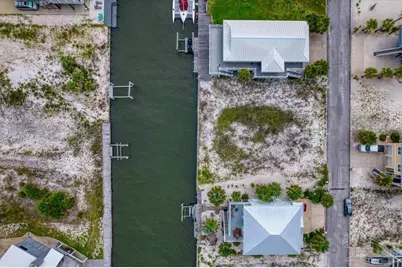 1422 Homeport Dr, Navarre Beach, FL 32566 - Photo 10