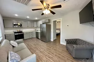 517 W Wright St, Pensacola, FL 32502 - Photo 2