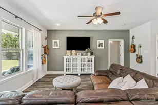 5735 Maggie Rose Cir, Milton, FL 32570 - Photo 10