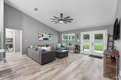 5861 Capitol Dr, Gulf Breeze, FL 32563 - Photo 6