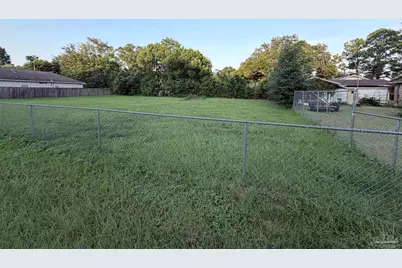 2540 N Z St, Pensacola, FL 32505 - Photo 2