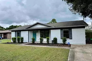 1305 Heatherwood Cir, Pensacola, FL 32506 - Photo 1