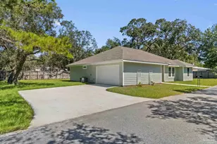 4728 Bay Breeze Dr, Gulf Breeze, FL 32563 - Photo 2
