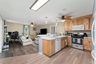 410 Bartow Ave, Pensacola, FL 32507 - Photo 12