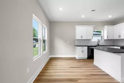 2420 W Blount St, Pensacola, FL 32505 - Photo 10