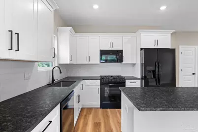 2420 W Blount St, Pensacola, FL 32505 - Photo 12