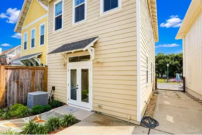 566 Santos St, Pensacola, FL 32502 - Photo 44