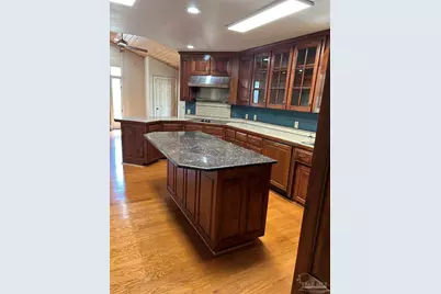 817 Bay Cliffs Rd, Gulf Breeze, FL 32561 - Photo 4