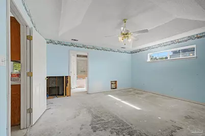 2619 Barefoot Creek Cir, Navarre, FL 32566 - Photo 10