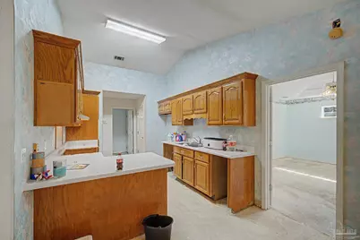 2619 Barefoot Creek Cir, Navarre, FL 32566 - Photo 8