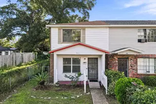 2411 N E St, Pensacola, FL 32507 - Photo 1