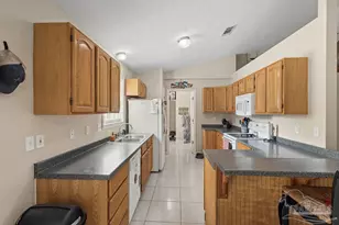 8502 Sweetwater Ln, Pace, FL 32571 - Photo 4