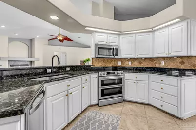 200 Clear Lake Dr, Pensacola, FL 32507 - Photo 14