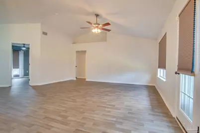 2136 Ainsdale Ct, Navarre, FL 32566 - Photo 4