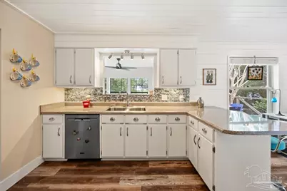 6006 W Shore Dr, Pensacola, FL 32526 - Photo 22