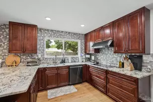 121 Lovett Pl, Pensacola, FL 32506 - Photo 2