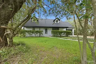 2015 Americus Ave, Pensacola, FL 32507 - Photo 2