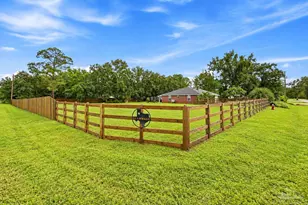 708 Mike Gibson Ln, Milton, FL 32583 - Photo 2