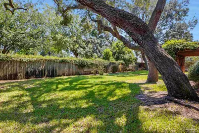 1028 Great Oaks Dr, Gulf Breeze, FL 32563 - Photo 46