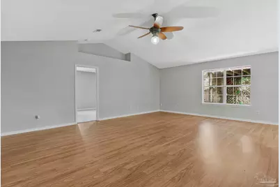 1028 Great Oaks Dr, Gulf Breeze, FL 32563 - Photo 2